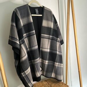 Ike Behar‎ Plaid Open Front Poncho one-size-fits-all